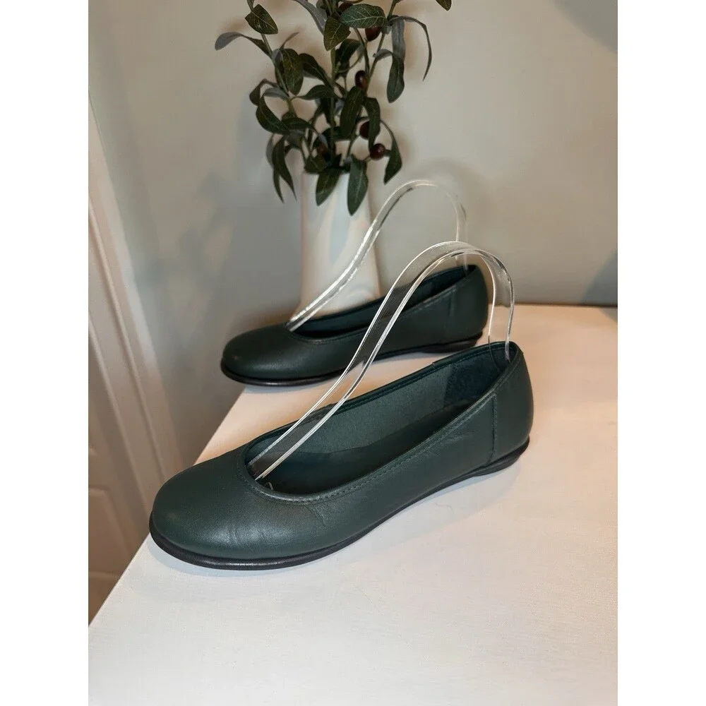 Clarks Dark Green Leather Cushion Soft Ballet Flats Slip On Shoes Womens Size 4